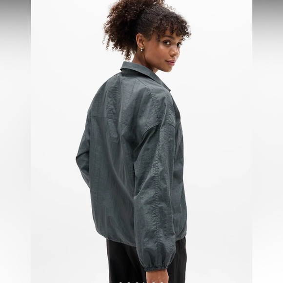 ATHLETA Women's XS Dark Rinse Lunar Sheen Blue Grey Nylon Snap Button Shirt NWOT - Picture 4 of 16